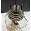 Image 7 : #2 Colonial Coal Oil Lamp with Chimney