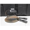 Image 1 : Cast Iron Waffle Maker