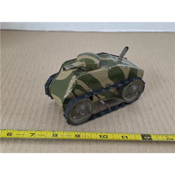 Vintage tin wind up tank with camouflage- 6"L