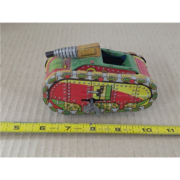 Vintage tin wind up tank- made in japan- 5"L
