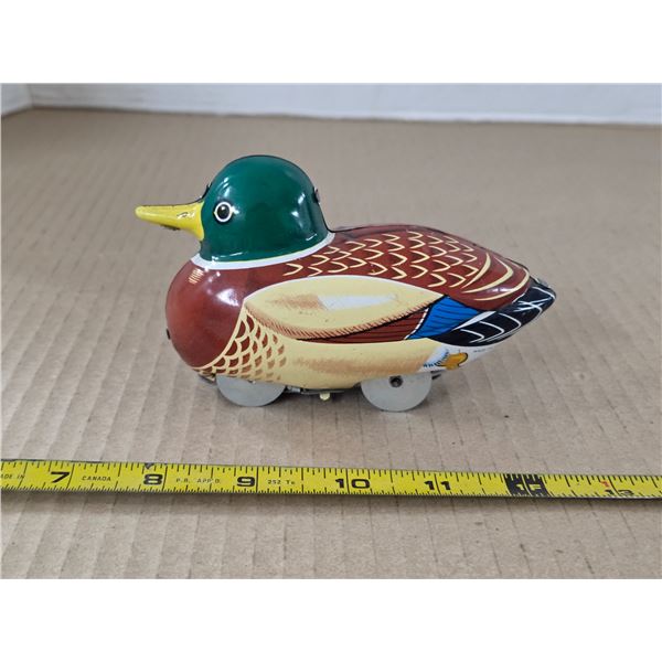 Vintage tin duck toy- 5"L