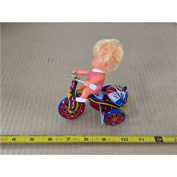 Vintage wind up circus trike toy- 4"L