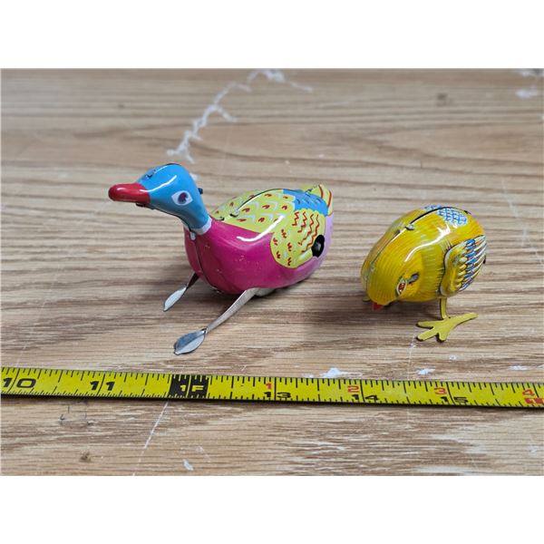 2 vintage wind up toys- no keys- 2" and 3"L