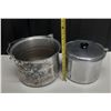 Image 2 : Wood Handles Tray and Two Pots.