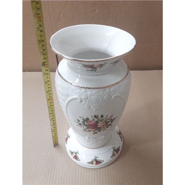 1962 Royal Albert Old Country Roses 14" Tall Vase.