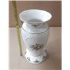 Image 1 : 1962 Royal Albert Old Country Roses 14" Tall Vase.