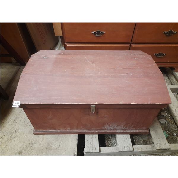 Vintage Storage Chest. (16" X 31" X 54")