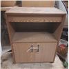 Image 1 : This item is likely an oak-finished microwave cart or small entertainment stand with wheels on botto