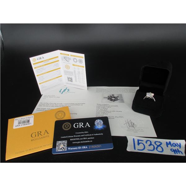 #1538-5.00 CT GRA CERTIFIED ROUND BRILLIANT CUT MOISSANITE STONE VVS D COLOR SET IN CENTER WITH 14 R