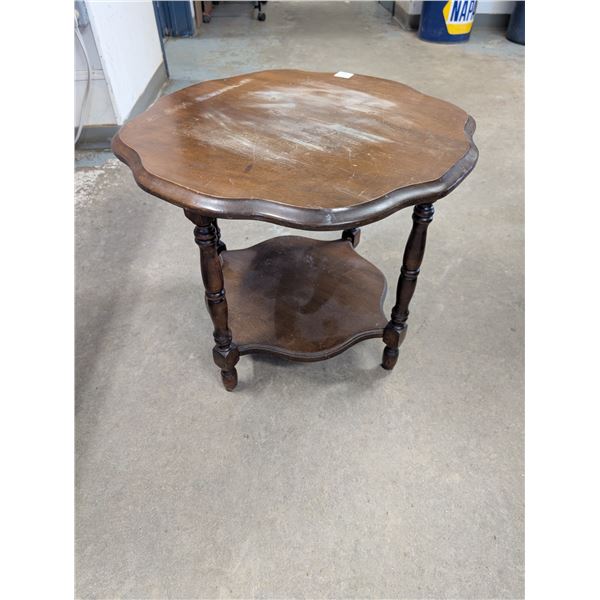 Small Round End Table or Plant Stand 19"x22"x21"
