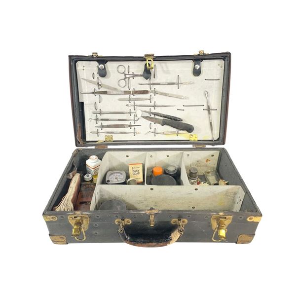 Bates Motel (2013-2017) - Taxidermy Suitcase Kit