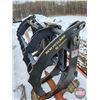 Image 5 : Skid Steer ATTACHMENT : GRAPPLE : New Holland by Bradco : Model 106152 : 6ft