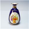 Image 1 : Wedgwood Cobalt Blue Gilt Vase, Hand-Painted by J.P. Thorley