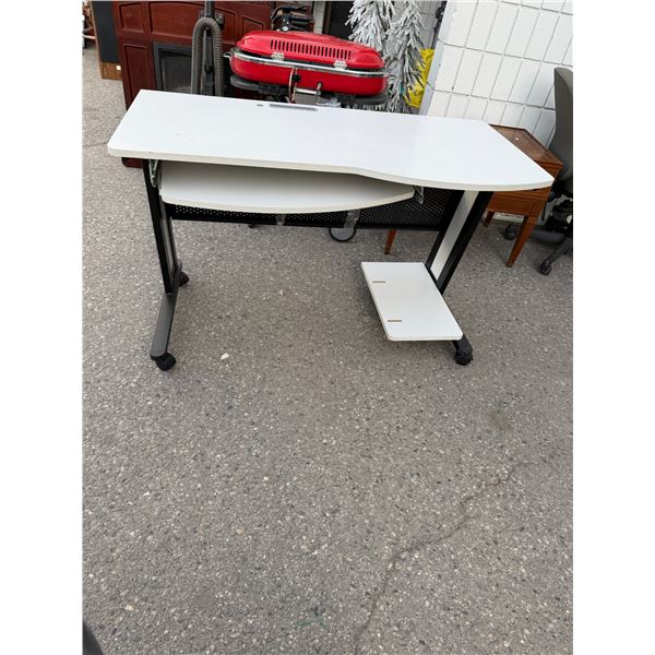 Desk measure 47 1/2" x 24" x 29 1/2"