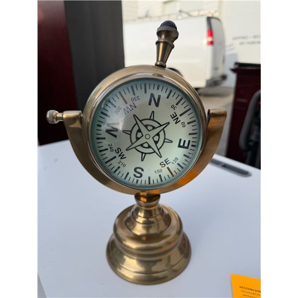 Directional clock missing one screw