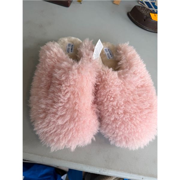 NWT Old Navy slippers size 10