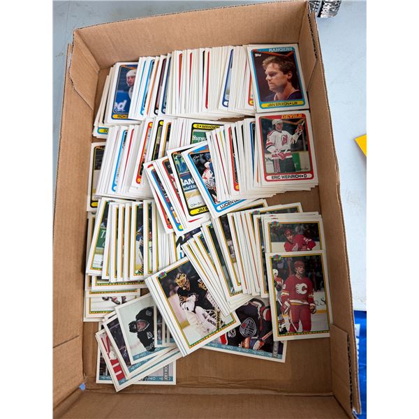 Assorted hockey cards