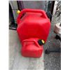 Image 1 : Gas cans