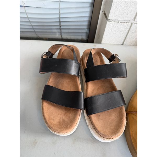 Sandals, size 10