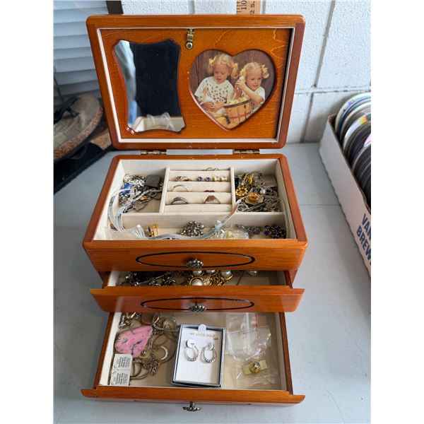 Jewelry box and content
