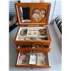 Image 1 : Jewelry box and content