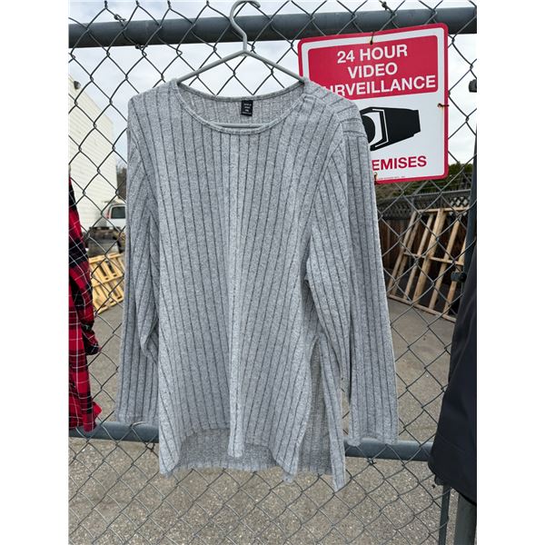 Sweater size 4 XL