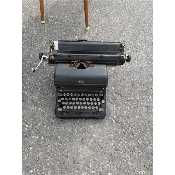 ROYAL made in Canada antique typewriter