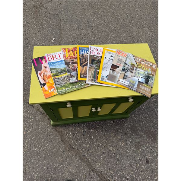 Assorted magazines