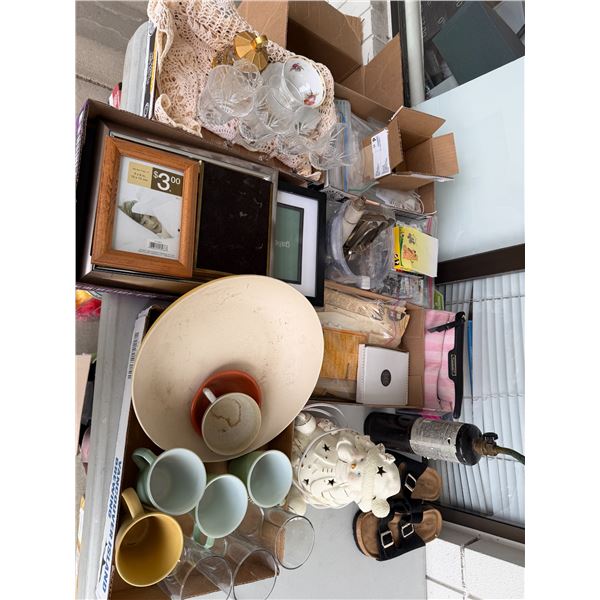 Miscellaneous lot frames and other items