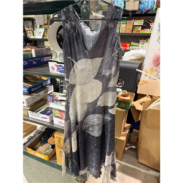 KOMARAV dress size large