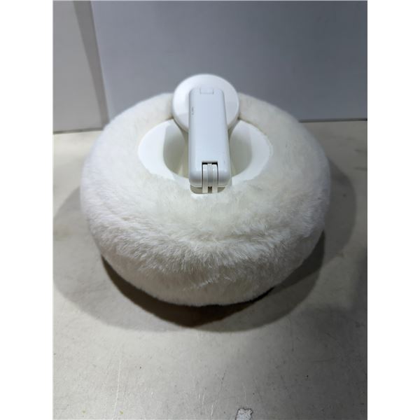 Section base cupholder with magnetic phone mount