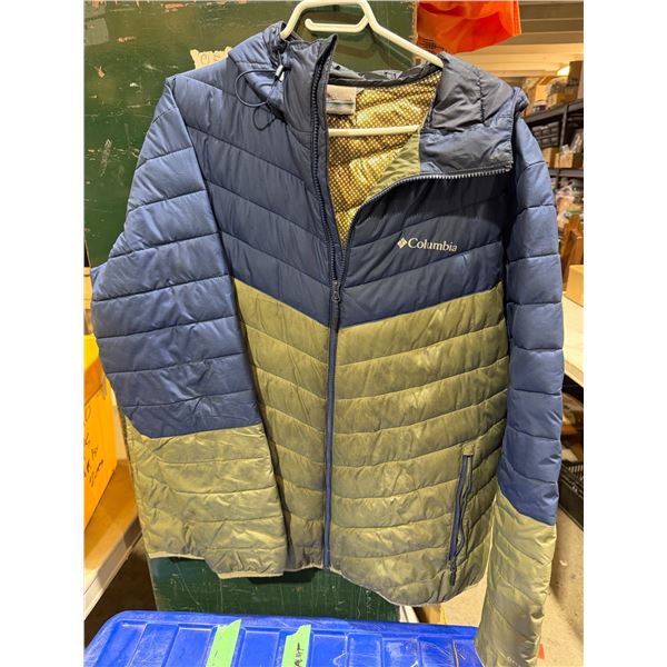 Columbia   jacket needs cleaning size XL