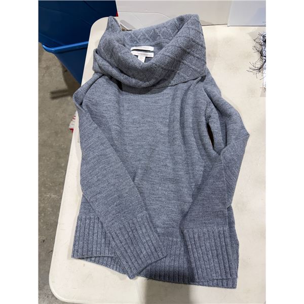 ELLEN  TRACY hundred percent extra fine Marano wool sweater size medium