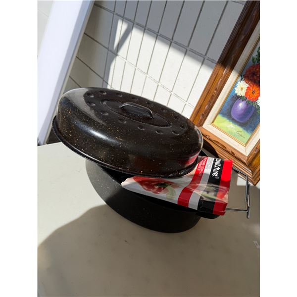 Roaster and turkey lifter