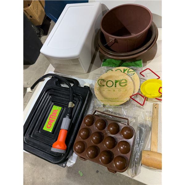 Camp gear kitchenware