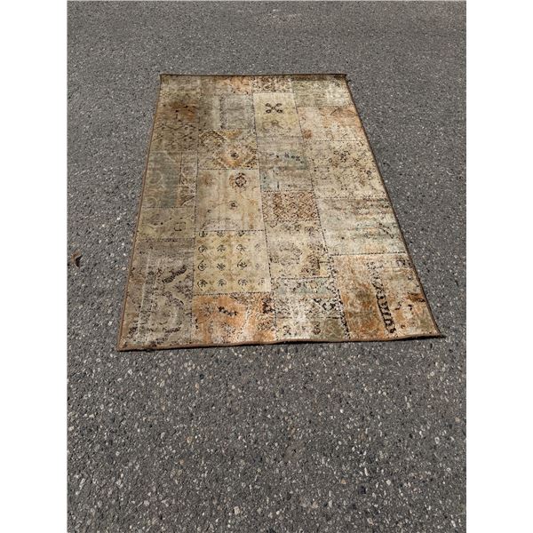 Area carpet 3.6 x 5.6