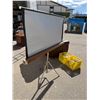 Image 1 : Movie projector screen