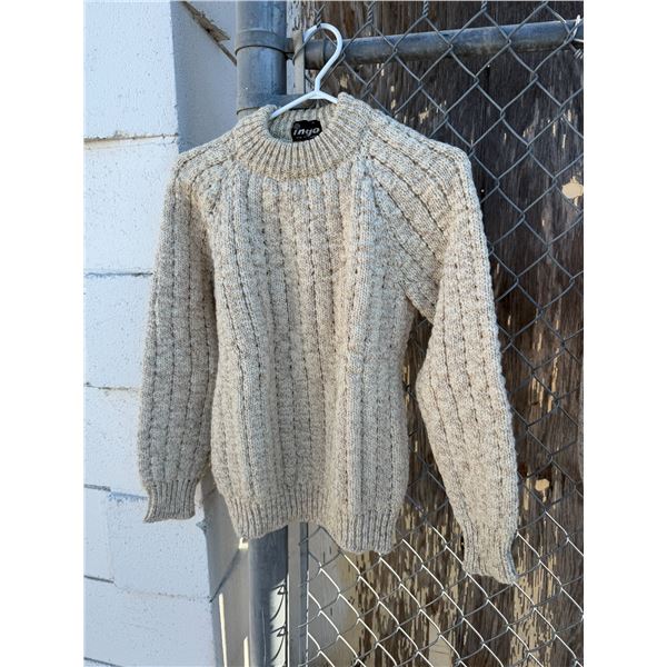 INGO made in Canada small sweater