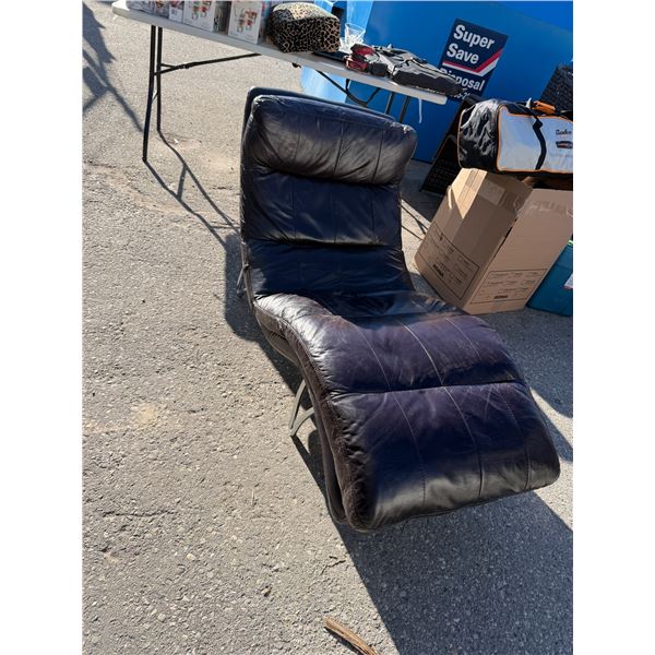 Chaise  lounge