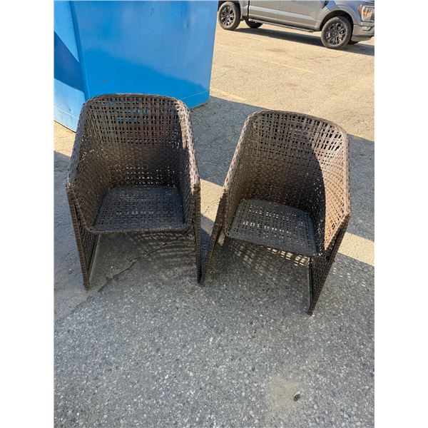 2 stacking chairs