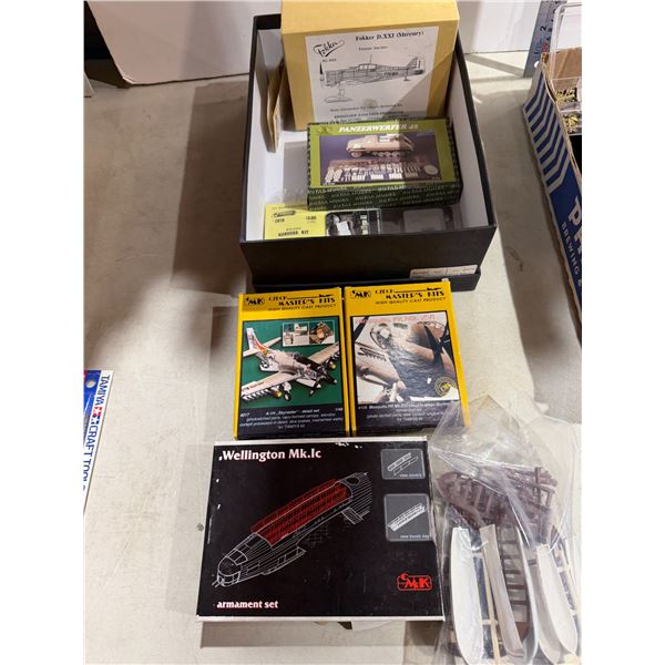 Assorted master kits, modeling items