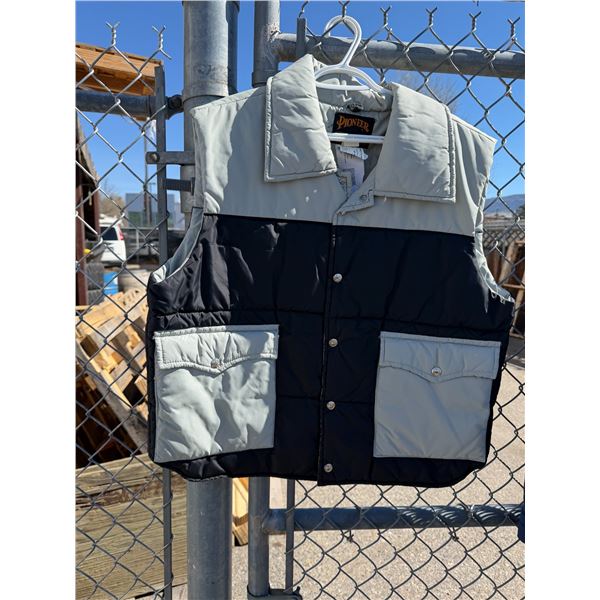 Pioneer vest size extra large