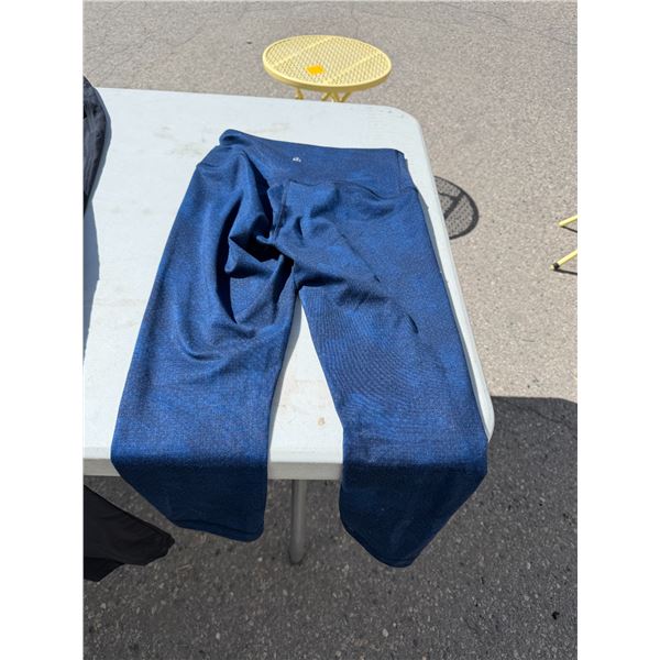 Lulu pants size not shown