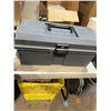 Image 2 : Toolbox and measuring tape