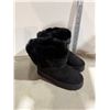 Image 2 : Black winter UGGS size 8.5