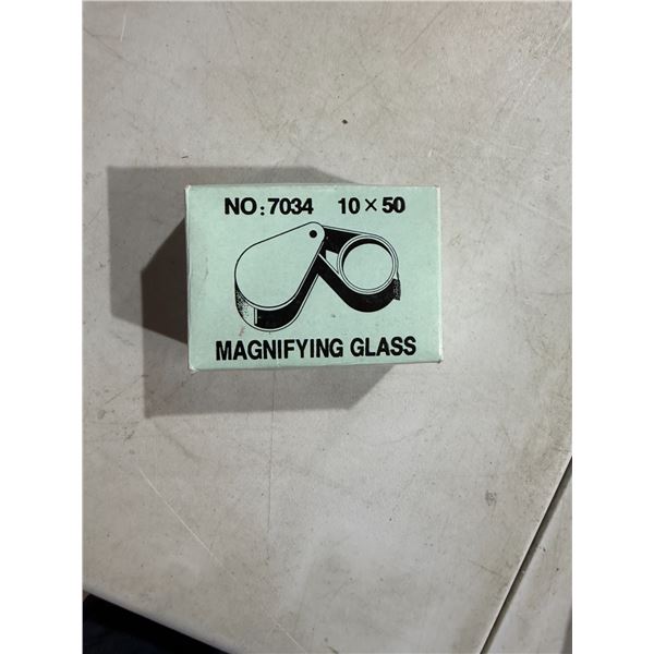 Magnifying glass loop