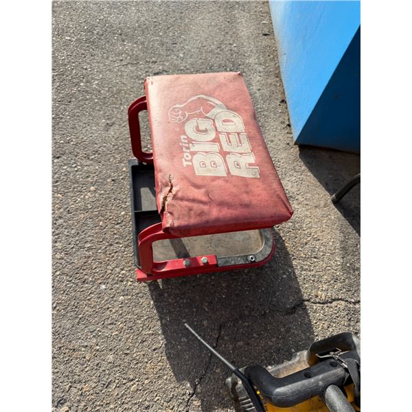 Big red shop Stool