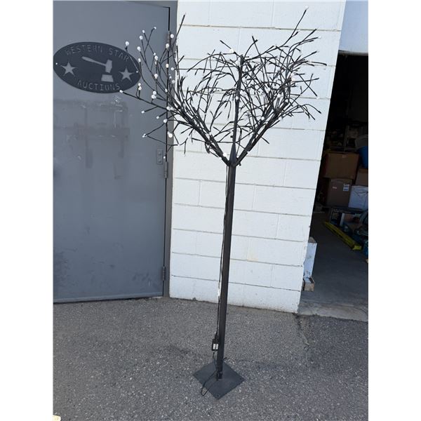 Light up tree decor