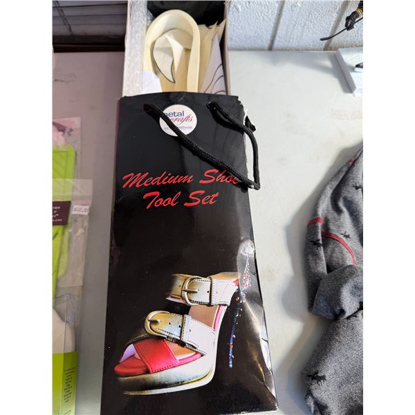 Cake decorating items