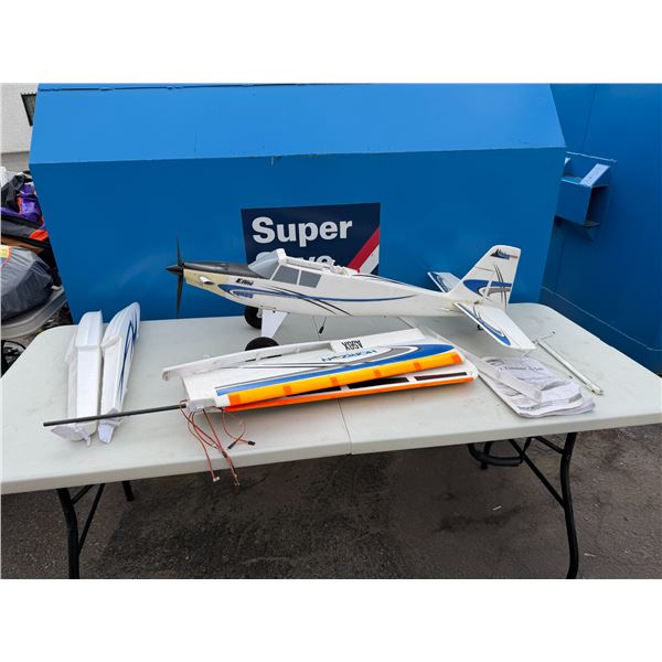 Model airplane